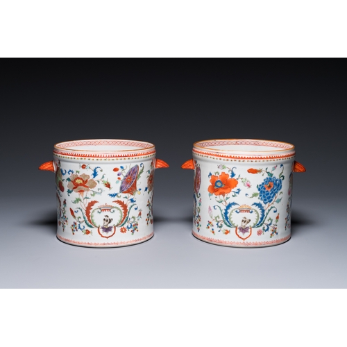 251 - A pair of Chinese famille rose 'Pompadour' wine coolers, QianlongL.: 25 cm - H.: 19 cm
Ref.: Bonhams... 