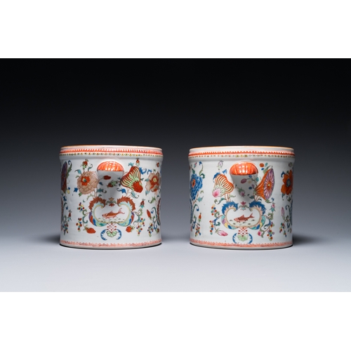 251 - A pair of Chinese famille rose 'Pompadour' wine coolers, QianlongL.: 25 cm - H.: 19 cm
Ref.: Bonhams... 