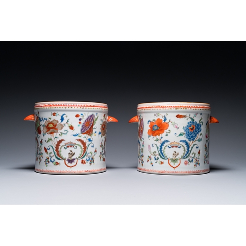 251 - A pair of Chinese famille rose 'Pompadour' wine coolers, QianlongL.: 25 cm - H.: 19 cm
Ref.: Bonhams... 