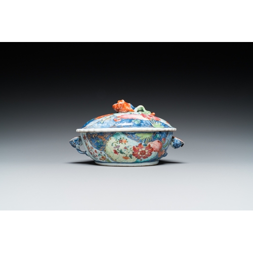 202 - A small Chinese famille rose 'tobacco leaf' tureen and cover, QianlongL.: 18,5 cm - H.: 10,5 cm... 