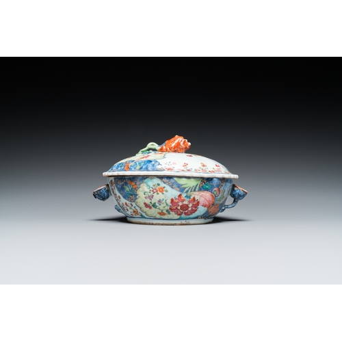 202 - A small Chinese famille rose 'tobacco leaf' tureen and cover, QianlongL.: 18,5 cm - H.: 10,5 cm... 