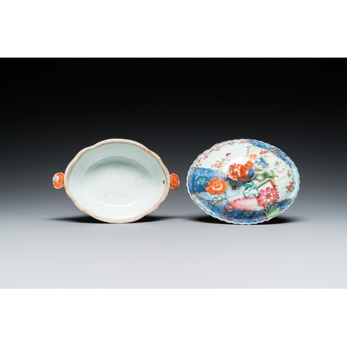 202 - A small Chinese famille rose 'tobacco leaf' tureen and cover, QianlongL.: 18,5 cm - H.: 10,5 cm... 