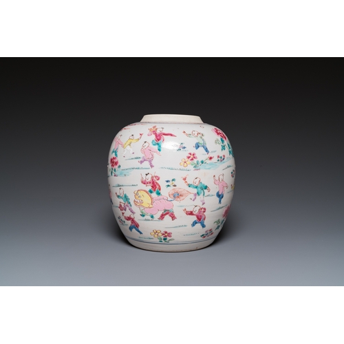 212 - A Chinese famille rose 'hundred boys' jar, YongzhengH.: 26,5 cm (incl. stand) H.: 21,5 cm (the jar)
... 