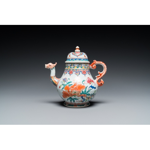 218 - A Chinese famille rose teapot with dragon spout, Yongzheng/QianlongH.: 16 cm - L.: 17 cm... 