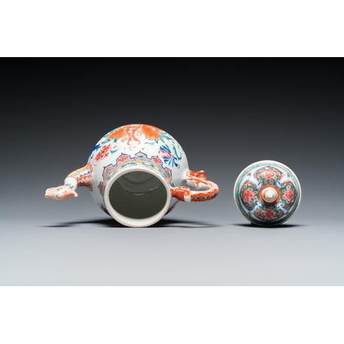 218 - A Chinese famille rose teapot with dragon spout, Yongzheng/QianlongH.: 16 cm - L.: 17 cm... 