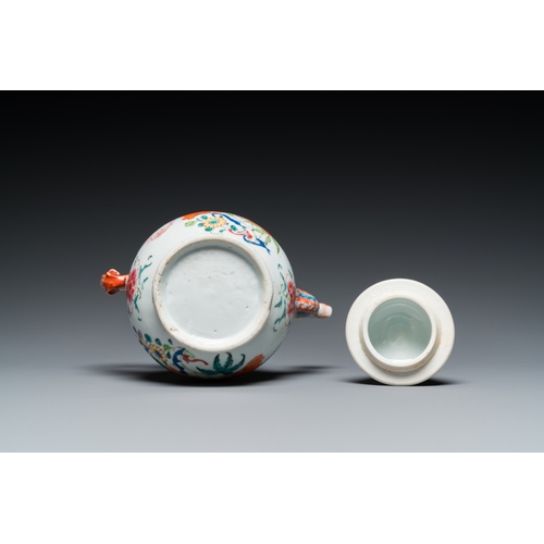 218 - A Chinese famille rose teapot with dragon spout, Yongzheng/QianlongH.: 16 cm - L.: 17 cm... 