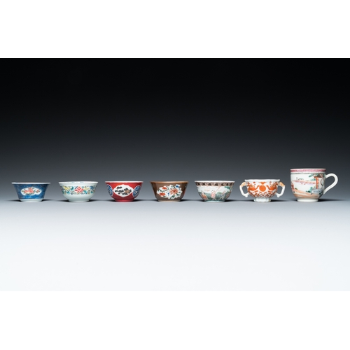 221 - Seven Chinese famille rose cups and seven saucers, Yongzheng/QianlongDia.: 12,5 cm (the biggest sauc... 