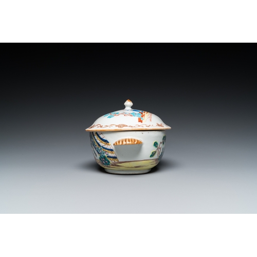 222 - A Chinese famille rose 'Valentine's dove' tureen and cover on stand, QianlongDim.: 23 x 18,5 cm (the... 