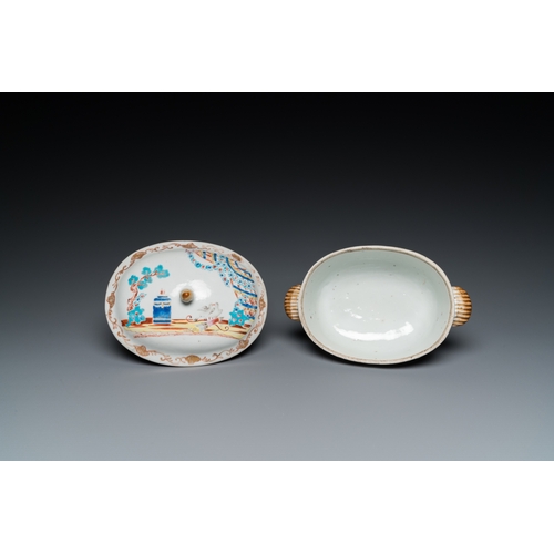 222 - A Chinese famille rose 'Valentine's dove' tureen and cover on stand, QianlongDim.: 23 x 18,5 cm (the... 