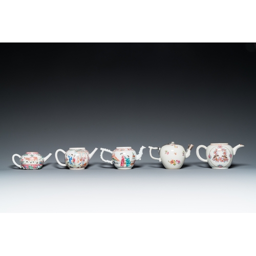 236 - Five Chinese famille rose teapots, Yongzheng/QianlongL.: 19,5 cm - H.: 11 cm (the largest)... 