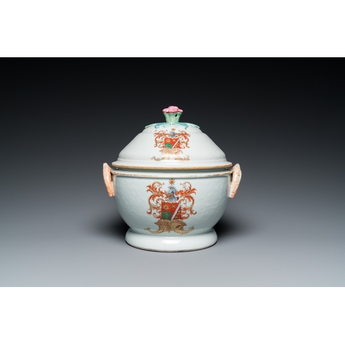 239 - A Chinese Dutch market famille rose armorial tureen with pierced cover with the arms of 'de Heere', ... 