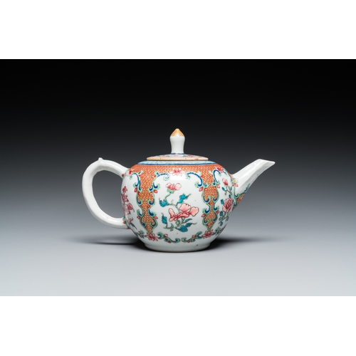 243 - A fine Chinese famille rose teapot and cover, YongzhengL.: 17,5 cm - H.: 10,5 cm