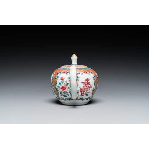 243 - A fine Chinese famille rose teapot and cover, YongzhengL.: 17,5 cm - H.: 10,5 cm