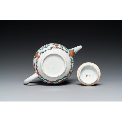 243 - A fine Chinese famille rose teapot and cover, YongzhengL.: 17,5 cm - H.: 10,5 cm