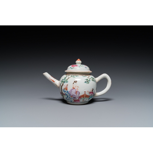 246 - A Chinese famille rose 'lady and child' teapot and cover, 18th C.L.: 20,5 cm - H.: 12,5 cm... 