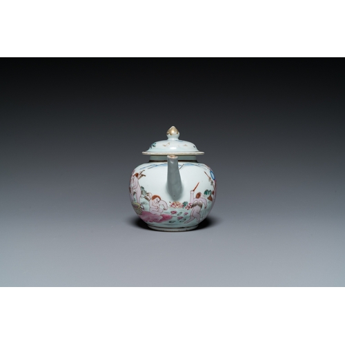 247 - A Chinese famille rose 'Four elements' teapot and cover, QianlongL.: 17 cm - H.: 11,5 cm
 
 Represen... 