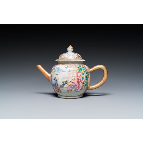 249 - A Chinese famille rose 'Mandarin subject' teapot and cover, QianlongH.: 13,5 cm - L.: 19 cm... 