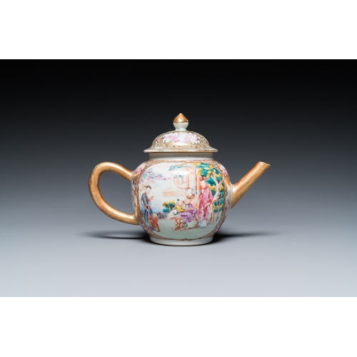 249 - A Chinese famille rose 'Mandarin subject' teapot and cover, QianlongH.: 13,5 cm - L.: 19 cm... 