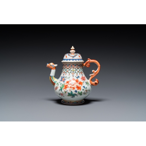 250 - A Chinese famille rose teapot with dragon spout, Yongzheng/QianlongH.: 16 cm - L.: 15,5 cm... 