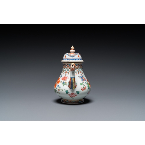 250 - A Chinese famille rose teapot with dragon spout, Yongzheng/QianlongH.: 16 cm - L.: 15,5 cm... 