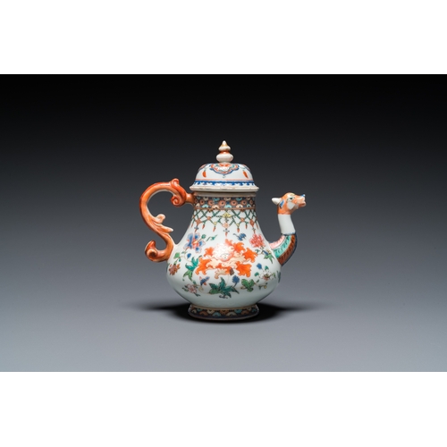 250 - A Chinese famille rose teapot with dragon spout, Yongzheng/QianlongH.: 16 cm - L.: 15,5 cm... 