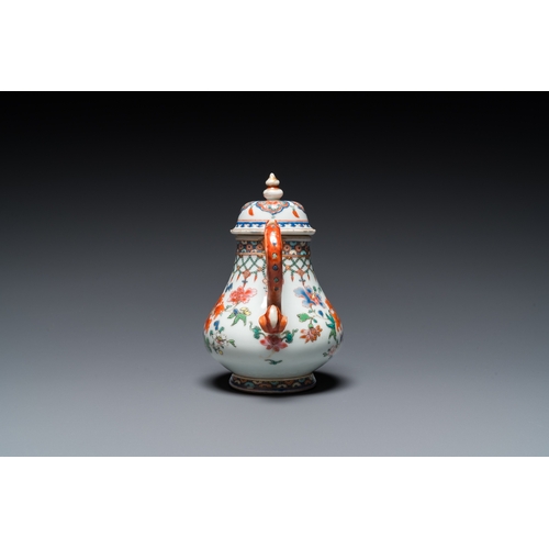 250 - A Chinese famille rose teapot with dragon spout, Yongzheng/QianlongH.: 16 cm - L.: 15,5 cm... 