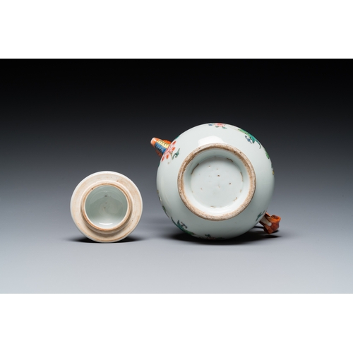 250 - A Chinese famille rose teapot with dragon spout, Yongzheng/QianlongH.: 16 cm - L.: 15,5 cm... 