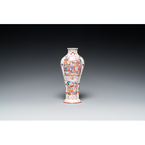 256 - A Chinese famille rose 'mandarin subject' vase, QianlongH.: 27,5 cm