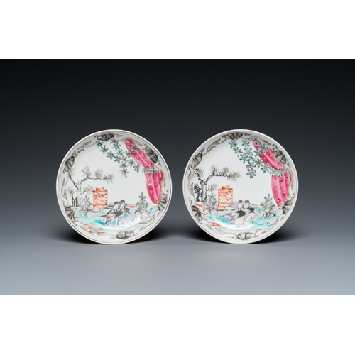 264 - A pair of Chinese famille rose 'Valentine's doves' cups and saucers, QianlongDia.: 11,5 cm (the sauc... 