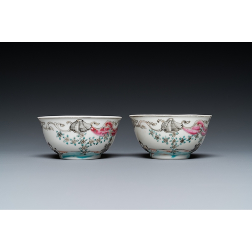 264 - A pair of Chinese famille rose 'Valentine's doves' cups and saucers, QianlongDia.: 11,5 cm (the sauc... 