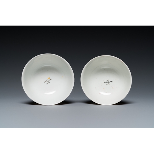 264 - A pair of Chinese famille rose 'Valentine's doves' cups and saucers, QianlongDia.: 11,5 cm (the sauc... 