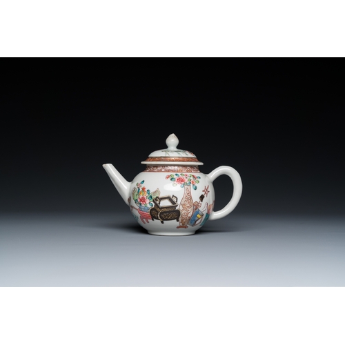 268 - A Chinese famille rose 'antiquities' teapot and cover, YongzhengH.: 11,5 cm - L.: 16 cm... 