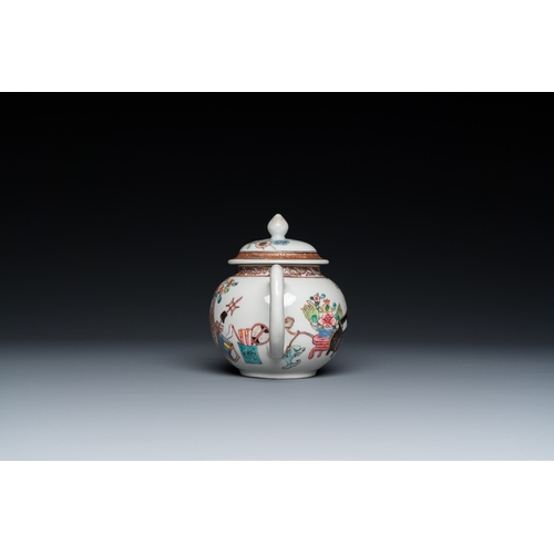 268 - A Chinese famille rose 'antiquities' teapot and cover, YongzhengH.: 11,5 cm - L.: 16 cm... 