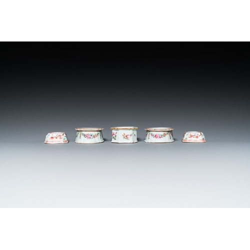 273 - Five Chinese famille rose salts, QianlongDim.: 10 x 7,5 x 3,5 cm (the oval salts)Dim.: 7,5 x 5,5 x 2... 