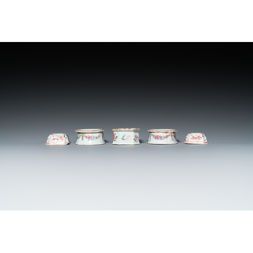 273 - Five Chinese famille rose salts, QianlongDim.: 10 x 7,5 x 3,5 cm (the oval salts)Dim.: 7,5 x 5,5 x 2... 