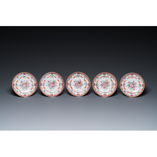 276 - A Chinese famille rose 20-piece tea service with floral design, QianlongDia.: 20,5 cm (the plate)H.:... 