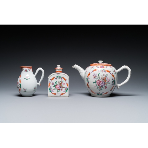 276 - A Chinese famille rose 20-piece tea service with floral design, QianlongDia.: 20,5 cm (the plate)H.:... 