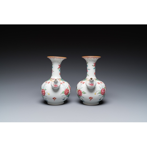 279 - A pair of Chinese famille rose 'rooster' kendis, QianlongH.: 17 cm