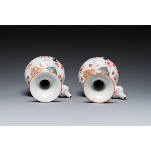 279 - A pair of Chinese famille rose 'rooster' kendis, QianlongH.: 17 cm