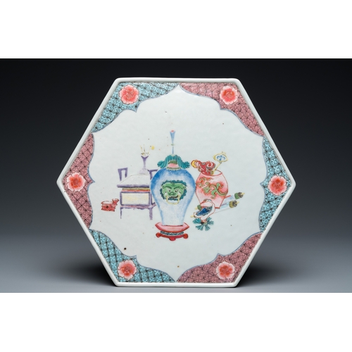 284 - A rare Chinese famille rose hexagonal 'antiquities' stand, YongzhengDim.: 26 x 23 x 8 cm... 