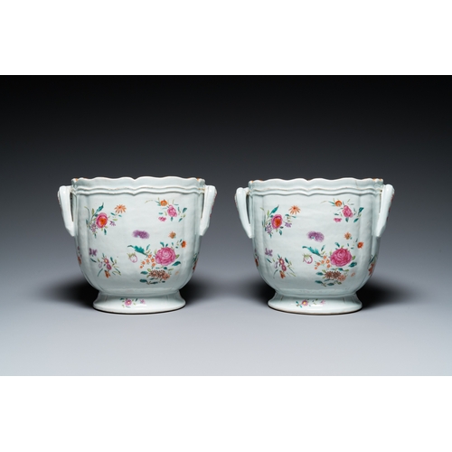 286 - A pair of Chinese famille rose wine coolers, QianlongL.: 25 cm - H.: 21 cm