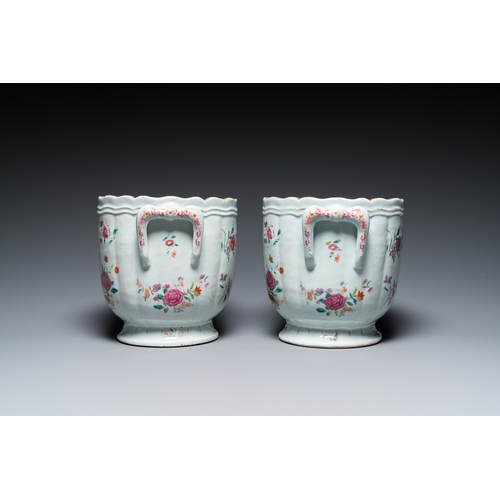 286 - A pair of Chinese famille rose wine coolers, QianlongL.: 25 cm - H.: 21 cm