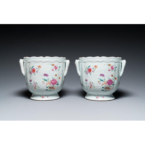 286 - A pair of Chinese famille rose wine coolers, QianlongL.: 25 cm - H.: 21 cm