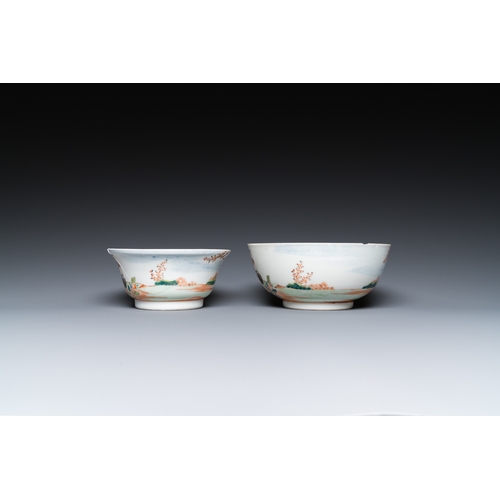 294 - Two fine Chinese famille rose 'European subject' bowls, QianlongDia.: 14 cm - H.: 6,5 cm (the larges... 