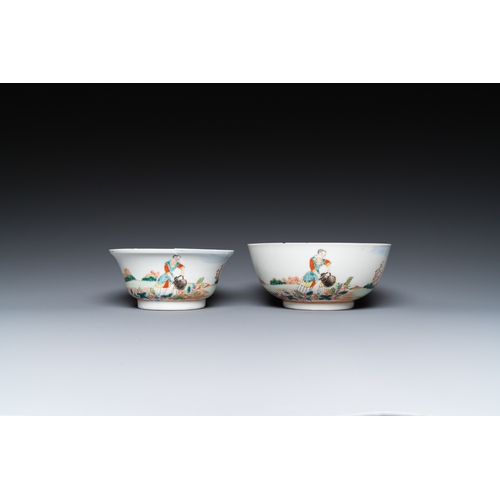 294 - Two fine Chinese famille rose 'European subject' bowls, QianlongDia.: 14 cm - H.: 6,5 cm (the larges... 