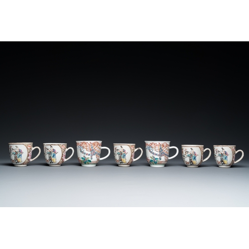 300 - 19 Chinese famille rose cups and 15 saucers, QianlongDia.: 13,5 cm (the largest saucer)L.: 9,5 cm - ... 