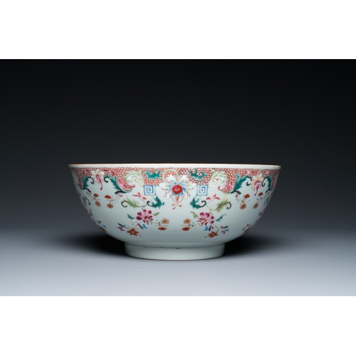 303 - A Chinese famille rose punch bowl with floral design, QianlongDia.: 30,5 cm - H.: 13 cm... 