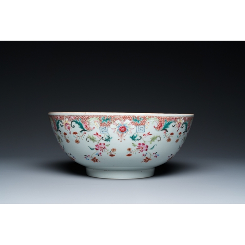 303 - A Chinese famille rose punch bowl with floral design, QianlongDia.: 30,5 cm - H.: 13 cm... 