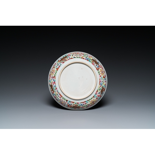 305 - A Chinese famille rose 'kingfishers' dish with reticulated rim, Yongzheng/QianlongDia.: 28,5 cm... 