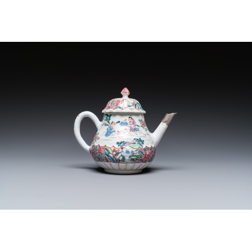 309 - A Chinese famille rose 'fishermen' teapot and cover, YongzhengH.: 11,5 cm - L.: 14,5 cm... 